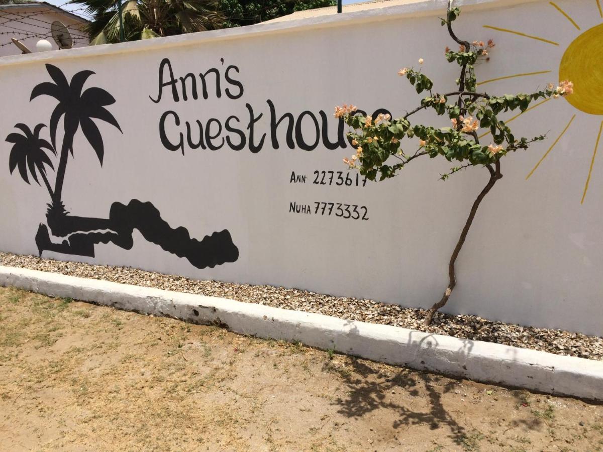 Anns Guesthouse Bakaugambia Exterior foto